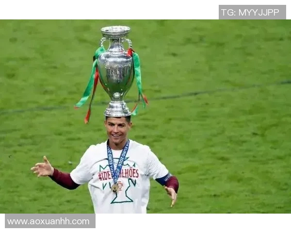 足球明星C罗的年龄揭秘及其职业生涯的辉煌成就分析