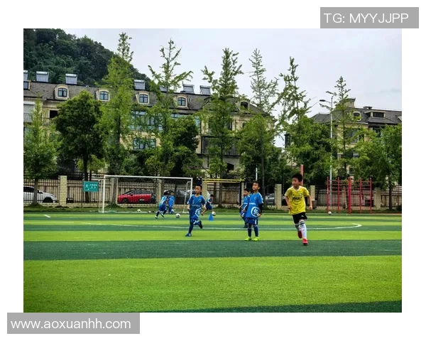 足球明星纷纷迎来儿子，下一代球场传奇的诞生与期待