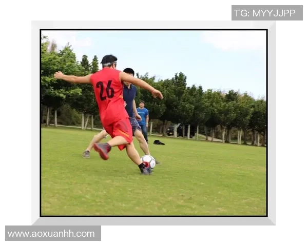 足球明星魅力四射帅哥风采全景展示与精彩瞬间回顾 足球明星魅力四射帅哥风采全景展示与精彩瞬间回顾